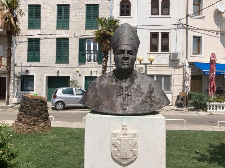 Poprsje nadbiskupa Frane Franića (2)